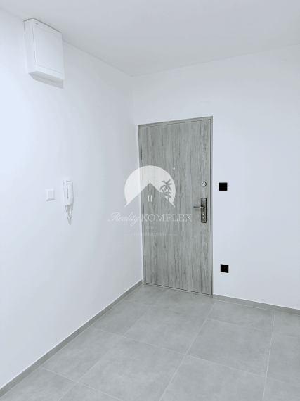 Reality KOMPLEX s.r.o. Vám ponúka kompletne zrekonštruovaný 3-izbový byt v DS