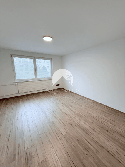 Reality KOMPLEX s.r.o. Vám ponúka kompletne zrekonštruovaný 3-izbový byt v DS