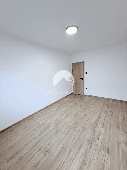 Reality KOMPLEX s.r.o. Vám ponúka kompletne zrekonštruovaný 3-izbový byt v DS