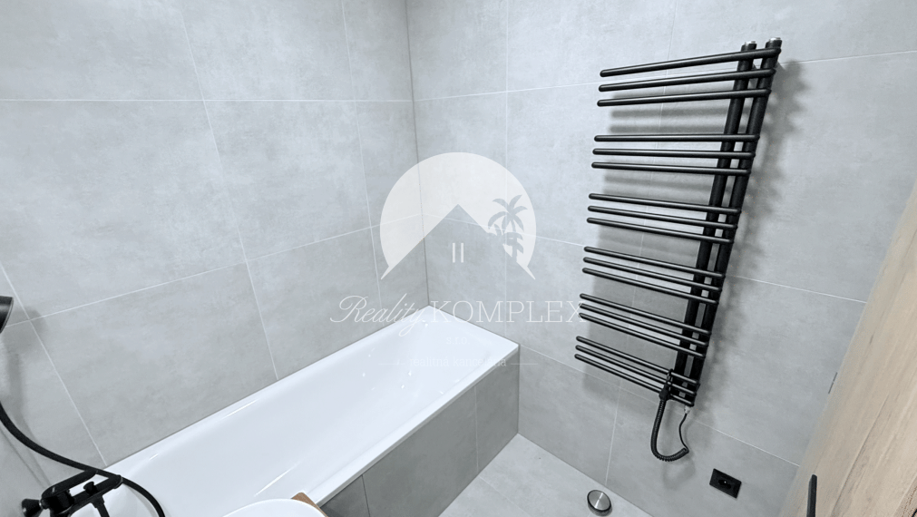 Reality KOMPLEX s.r.o. Vám ponúka kompletne zrekonštruovaný 3-izbový byt v DS