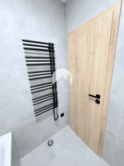 Reality KOMPLEX s.r.o. Vám ponúka kompletne zrekonštruovaný 3-izbový byt v DS