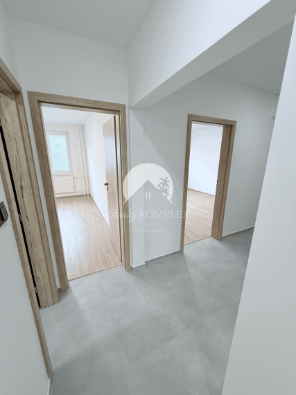 Reality KOMPLEX s.r.o. Vám ponúka kompletne zrekonštruovaný 3-izbový byt v DS
