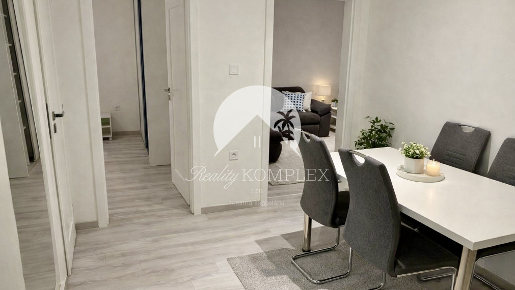 Reality KOMPLEX s.r.o. Vám ponúka na prenájom krásny kompletne prerobený 2-izbový byt na Košickej ulici, v Komárne