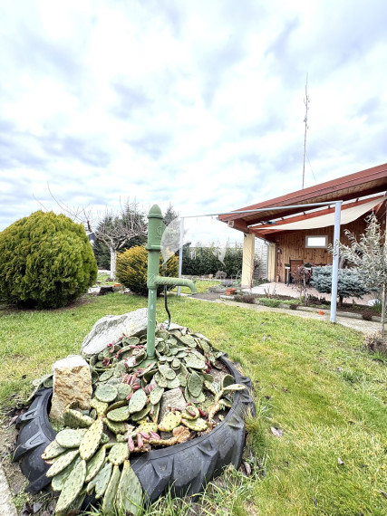 IBA U NÁS !!! Reality KOMPLEX s.r.o., ponúka na PREDAJ 5 izbový zrekonštruovaný rodinný dom s garážou v tichej časti v Nesvadoch !!!