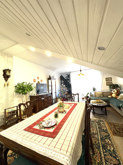 IBA U NÁS !!! Reality KOMPLEX s.r.o., ponúka na PREDAJ 5 izbový zrekonštruovaný rodinný dom s garážou v tichej časti v Nesvadoch !!!