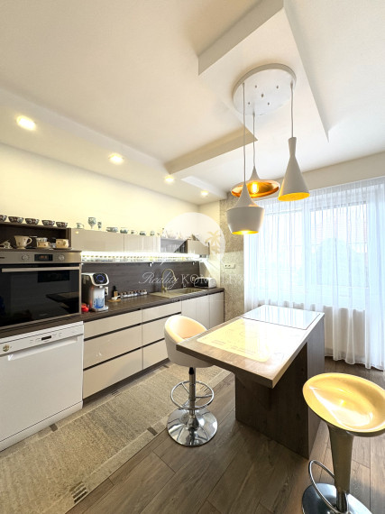 IBA U NÁS !!! Reality KOMPLEX s.r.o., ponúka na PREDAJ 5 izbový zrekonštruovaný rodinný dom s garážou v tichej časti v Nesvadoch !!!