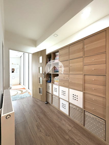 IBA U NÁS !!! Reality KOMPLEX s.r.o., ponúka na PREDAJ 5 izbový zrekonštruovaný rodinný dom s garážou v tichej časti v Nesvadoch !!!