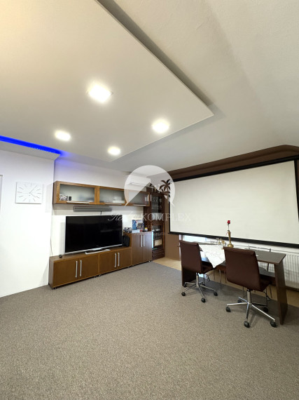 IBA U NÁS !!! Reality KOMPLEX s.r.o., ponúka na PREDAJ 5 izbový zrekonštruovaný rodinný dom s garážou v tichej časti v Nesvadoch !!!