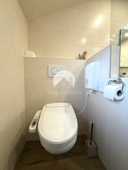 IBA U NÁS !!! Reality KOMPLEX s.r.o., ponúka na PREDAJ 5 izbový zrekonštruovaný rodinný dom s garážou v tichej časti v Nesvadoch !!!