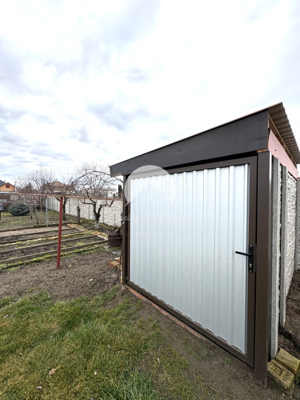 IBA U NÁS !!! Reality KOMPLEX s.r.o., ponúka na PREDAJ 5 izbový zrekonštruovaný rodinný dom s garážou v tichej časti v Nesvadoch !!!