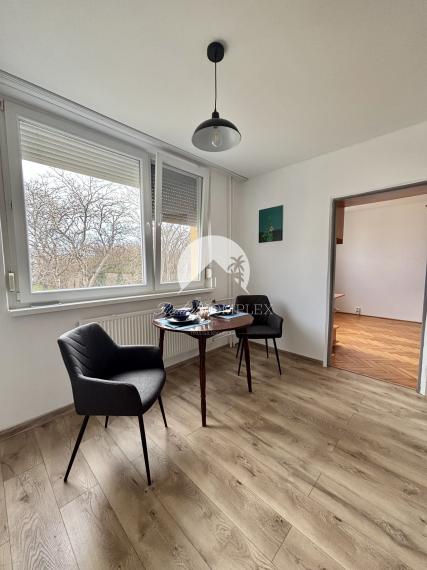 Reality KOMPLEX s.r.o., Vám  ponúka do prenájmua 1 izbový  rekonštruovaný byt v atraktívnej lokalite Mesta Komárno.