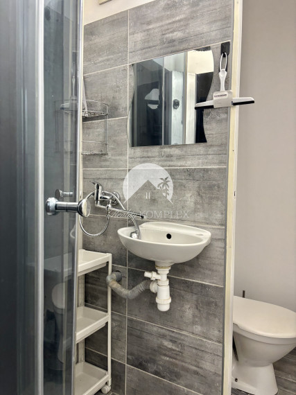 Reality KOMPLEX s.r.o., Vám  ponúka do prenájmua 1 izbový  rekonštruovaný byt v atraktívnej lokalite Mesta Komárno.