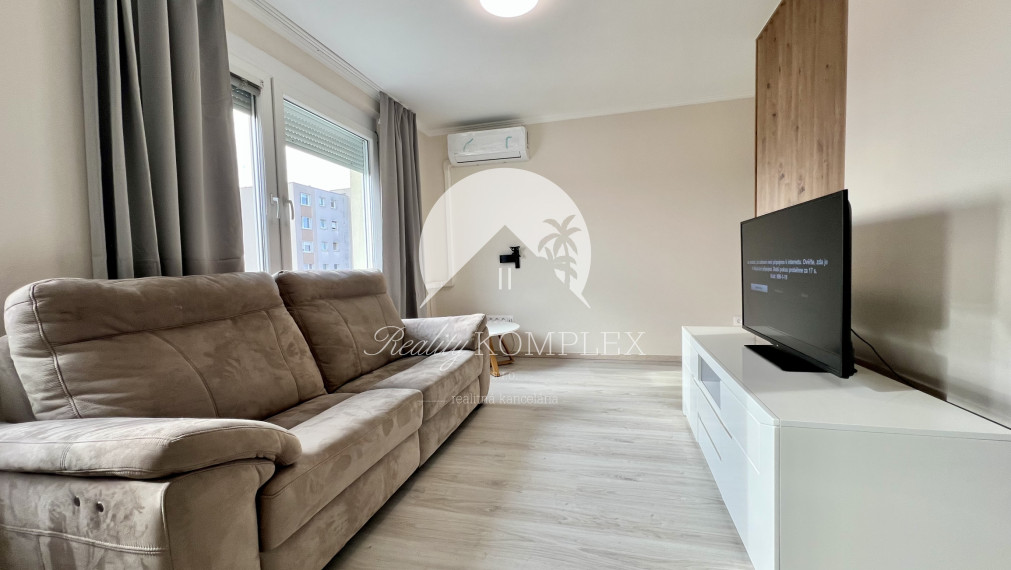 Reality KOMPLEX s.r.o. ponúka na PRENÁJOM krásny 1 izbový byt v centre Dunajskej Stredy!