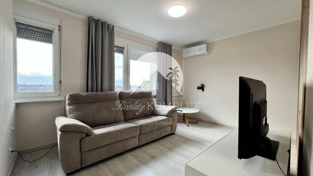 Reality KOMPLEX s.r.o. ponúka na PRENÁJOM krásny 1 izbový byt v centre Dunajskej Stredy!