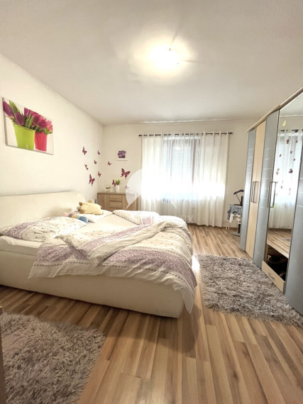 Reality KOMPLEX s.r.o., Vám ponúka na predaj 3-izbový dom s modernizáciou a samostatným salónom v obci Okoč