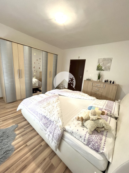 Reality KOMPLEX s.r.o., Vám ponúka na predaj 3-izbový dom s modernizáciou a samostatným salónom v obci Okoč