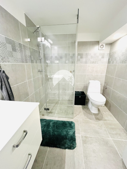 Reality KOMPLEX s.r.o., Vám ponúka na predaj 3-izbový dom s modernizáciou a samostatným salónom v obci Okoč