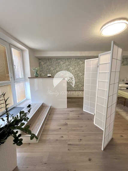 Reality KOMPLEX s.r.o., Vám ponúka na predaj 3-izbový dom s modernizáciou a samostatným salónom v obci Okoč