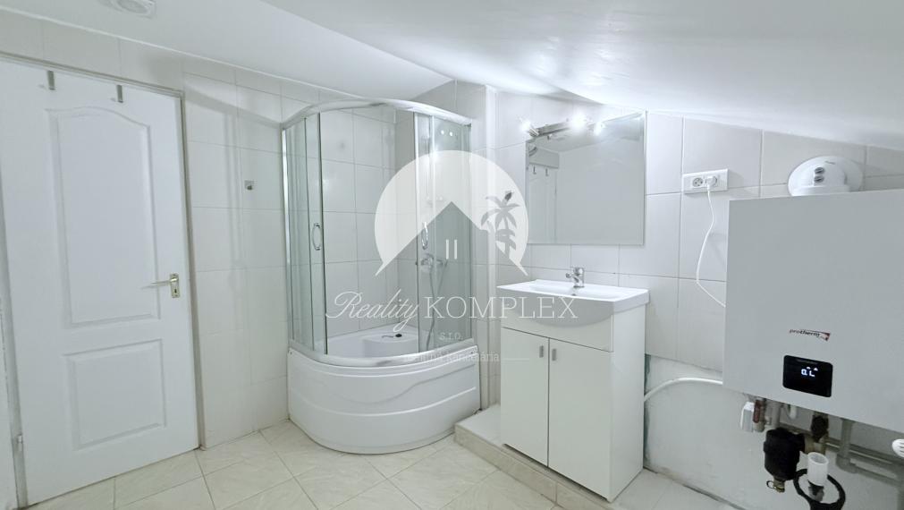 Reality KOMPLEX s.r.o. Vám ponúka 3-izbový byt vo Veľkom Mederi