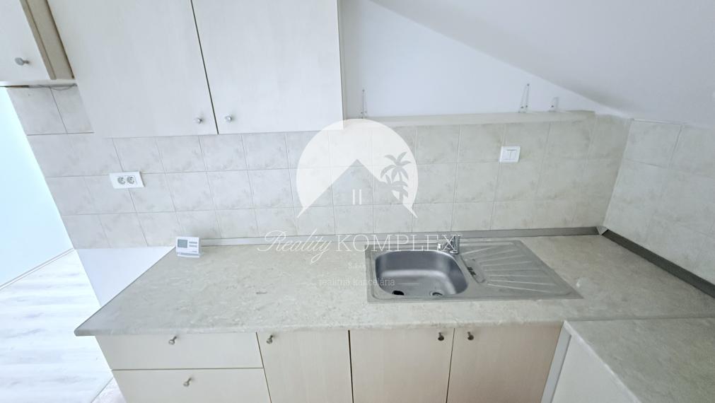 Reality KOMPLEX s.r.o. Vám ponúka 3-izbový byt vo Veľkom Mederi