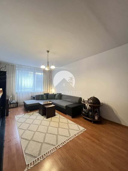 Reality KOMPLEX s.r.o. Vám ponúka na predaj veľkorysý 4-izbový byt v meste Komárno.