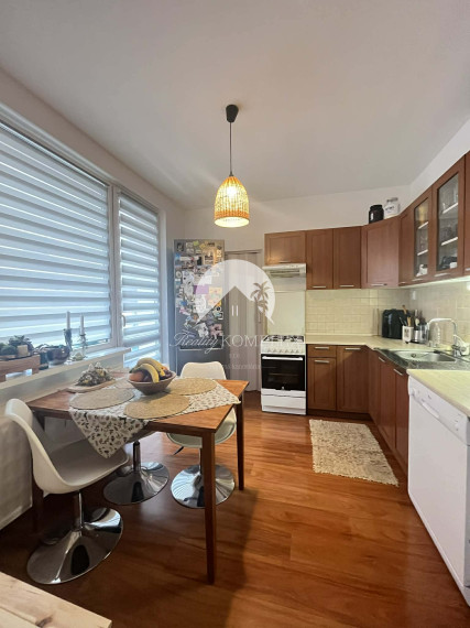 Reality KOMPLEX s.r.o. Vám ponúka na predaj veľkorysý 4-izbový byt v meste Komárno.