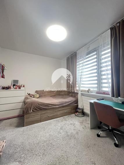 Reality KOMPLEX s.r.o. Vám ponúka na predaj veľkorysý 4-izbový byt v meste Komárno.