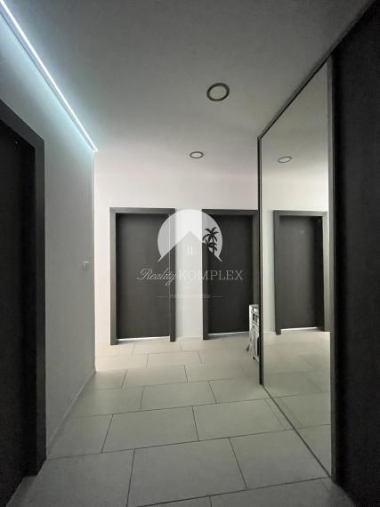 IBA U NÁS!!! Reality KOMPLEX s.r.o., Vám ponúka na PREDAJ krásny 2 izbový byt s balkónom v obľúbenej lokalite Mesta Komárno!