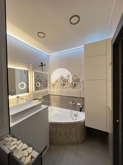 IBA U NÁS!!! Reality KOMPLEX s.r.o., Vám ponúka na PREDAJ krásny 2 izbový byt s balkónom v obľúbenej lokalite Mesta Komárno!