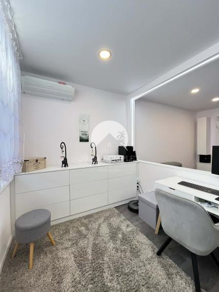 IBA U NÁS!!! Reality KOMPLEX s.r.o., Vám ponúka na PREDAJ krásny 2 izbový byt s balkónom v obľúbenej lokalite Mesta Komárno!