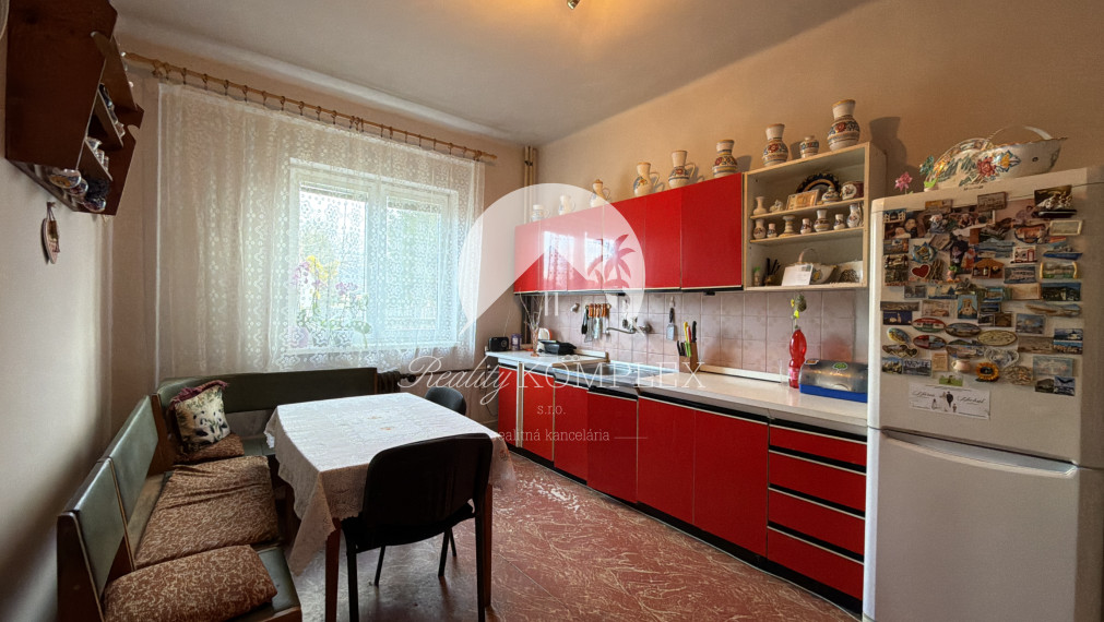 NA PREDAJ – POSCHODOVÝ RODINNÝ DOM V OBCI BALOŇ