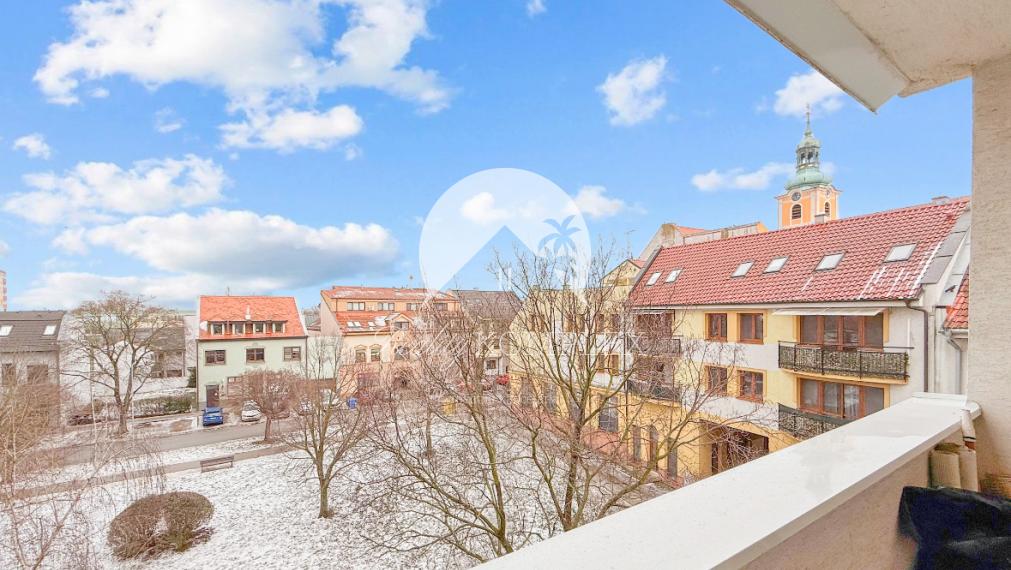 Reality KOMPLEX s.r.o., Vám ponúka na predaj slnečný 3-izbový byt v Šamoríne blízko centra