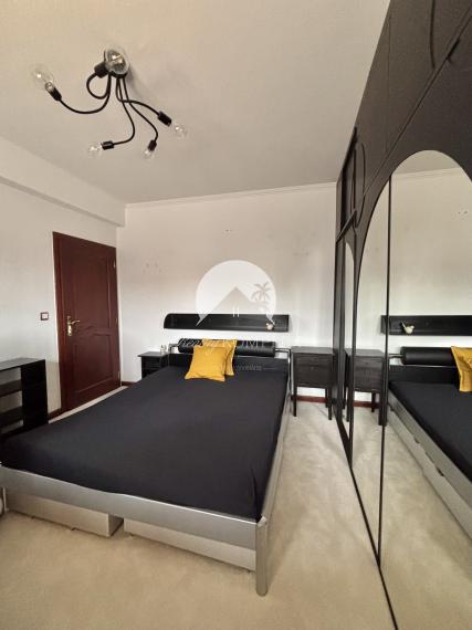 Exkluzívne iba u nás Vám Reality KOMPLEX s.r.o., ponúka na prenájom  nadštandardný, zariadený trojizbový byt s garážou v absolútnom centre mesta Komárno.