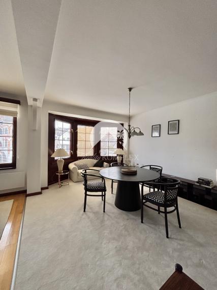 Exkluzívne iba u nás Vám Reality KOMPLEX s.r.o., ponúka na prenájom  nadštandardný, zariadený trojizbový byt s garážou v absolútnom centre mesta Komárno.