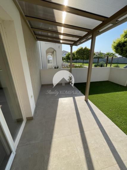 Reality KOMPLEX s.r.o. Vám ponúka luxusný 2-izbový byt s garážou a veľkou terasou NA PRENÁJOM