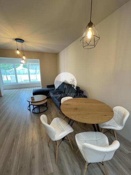 Reality KOMPLEX s.r.o. Vám ponúka luxusný 2-izbový byt s garážou a veľkou terasou NA PRENÁJOM