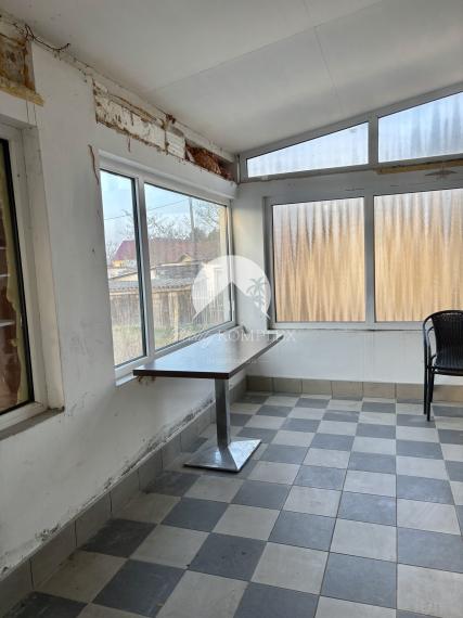 Exkluzívne iba u nás Vám Reality komplex s.r.o., ponúka na predaj priestranný  podkrovný rodinný dom so suterénom a s veľkou garážou, nachádzajúci sa v obci Zelený Háj !