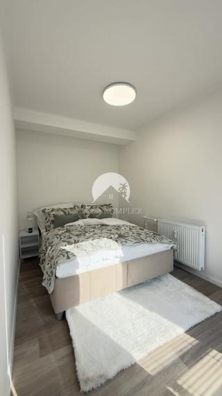 Reality KOMPLEX sro Vám ponúka na prenajom kvalitne zrekonštruovaný, kompletne zariadený 2 izb.byt v meste Komárno. .