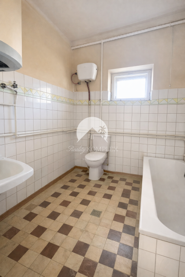 Na PREDAJ starý rodinný dom v obci Okoličná na Ostrove