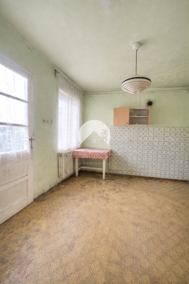 Na PREDAJ starý rodinný dom v obci Okoličná na Ostrove