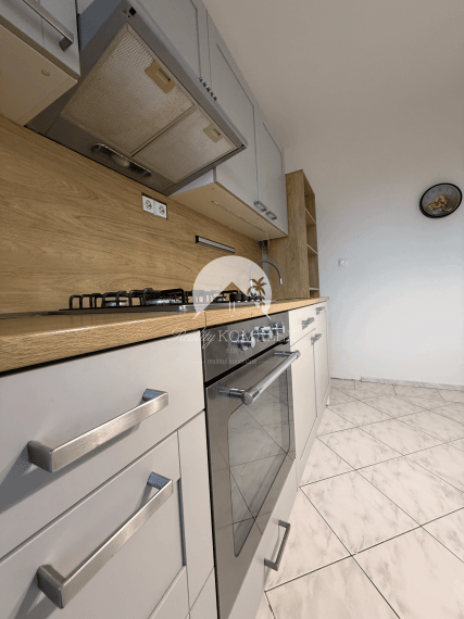 Reality KOMPLEX s.r.o. Vám ponúka NA PREDAJ krásny 3-izbový byt s loggiou v príjemnej lokalite v DS