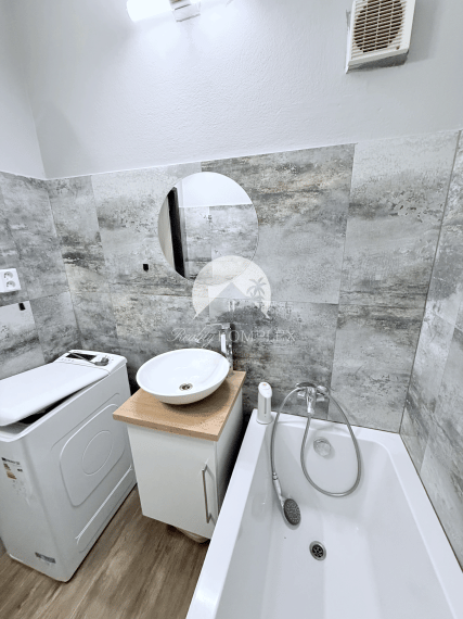 Reality KOMPLEX s.r.o. Vám ponúka NA PREDAJ krásny 3-izbový byt s loggiou v príjemnej lokalite v DS