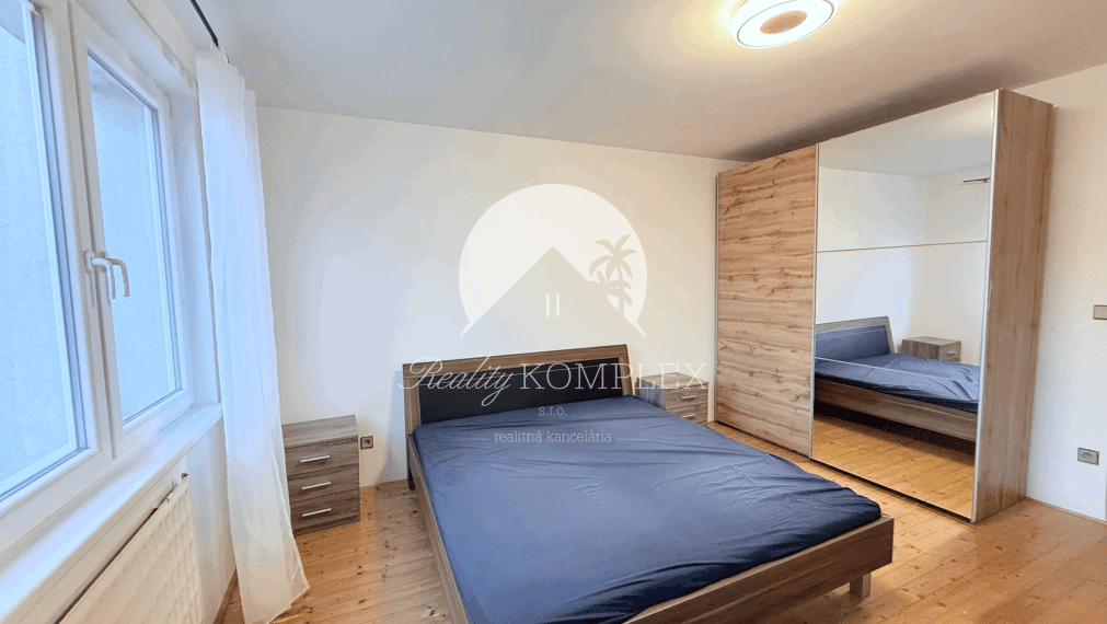 Reality KOMPLEX s.r.o. Vám ponúka NA PREDAJ krásny 3-izbový byt s loggiou v príjemnej lokalite v DS