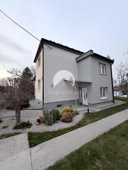Reality KOMPLEX s.r.o. Vám EXKLUZÍVNE ponúka rodinný dom v Zemianskej Olči