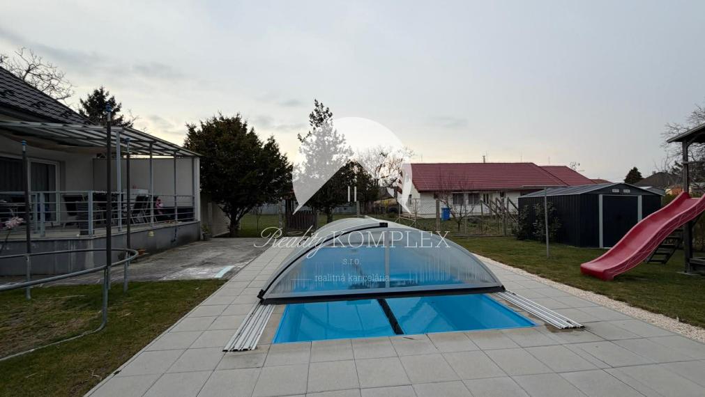 Reality KOMPLEX s.r.o. Vám EXKLUZÍVNE ponúka rodinný dom v Zemianskej Olči