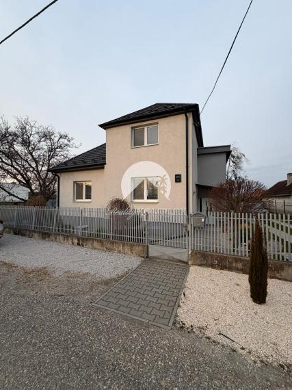 Reality KOMPLEX s.r.o. Vám EXKLUZÍVNE ponúka rodinný dom v Zemianskej Olči