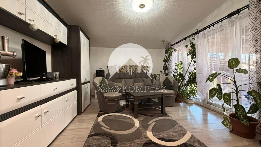 Reality KOMPLEX s.r.o. VámEXKLUZÍVNE ponúka na predaj rodinný dom v obci Zemianska Olča.