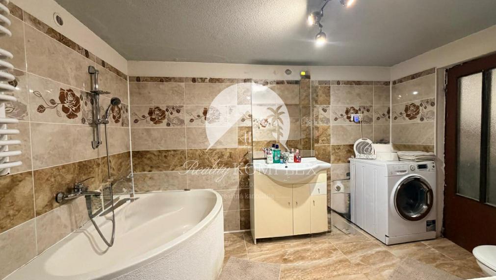 Reality KOMPLEX s.r.o. VámEXKLUZÍVNE ponúka na predaj rodinný dom v obci Zemianska Olča.