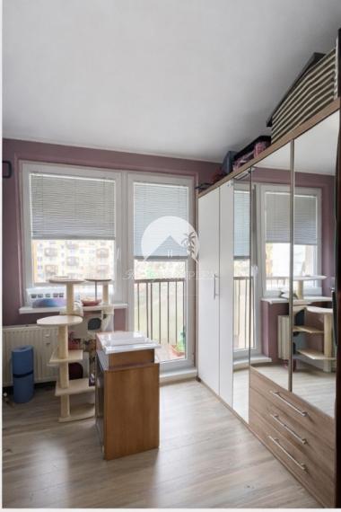 Pekný, zrekonštruovaný trojizbový byt s balkónom v Komárne na PREDAJ