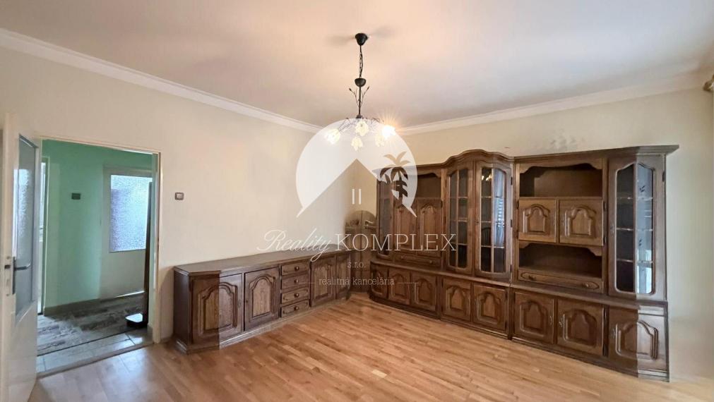 Reality KOMPLEX s.r.o Vám exkluzívne ponúka rodinný dom v obci Čičov